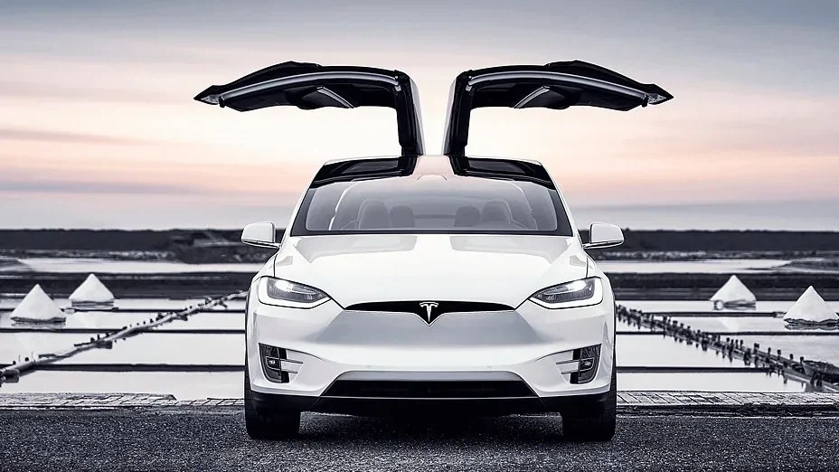 낮은 브레이크액 레벨로 인해 경고가 발생하지 않음: Tesla, Model X 리콜