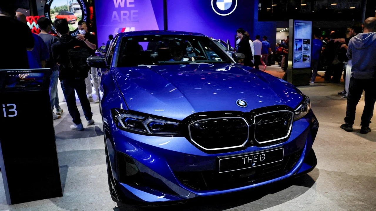 BMW 판매는 8월에 30대000대를 조금 넘게 판매하면서 42% 급락했습니다. 가격 전쟁에서 벗어나는 것이 역효과를 낳았습니까?